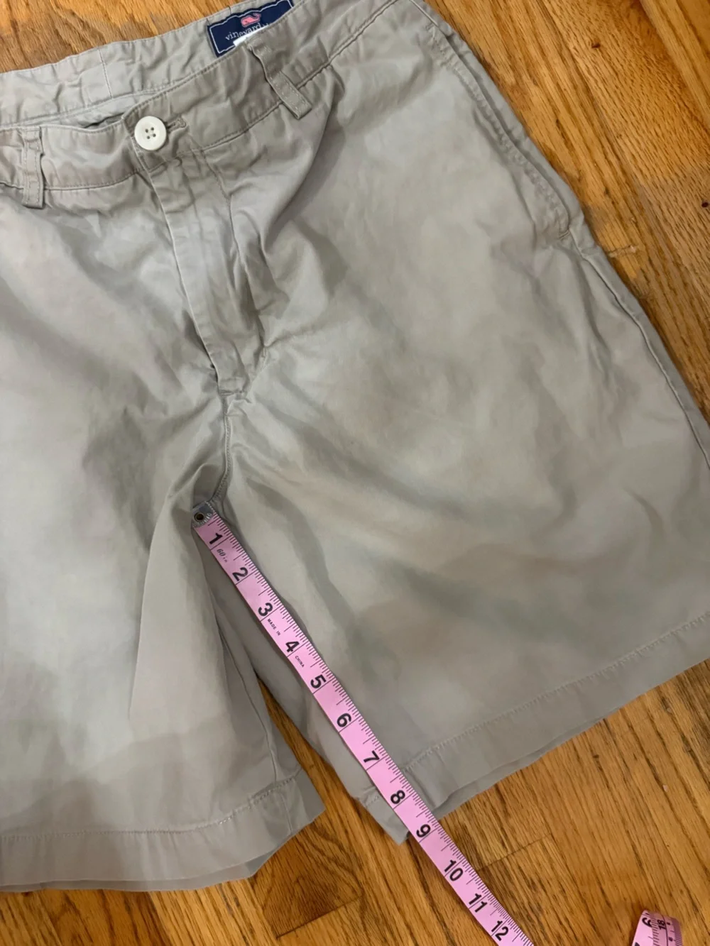 Vineyard Vines Tan Men’s Shorts size 32 9 inch inseam flat front classic preppy